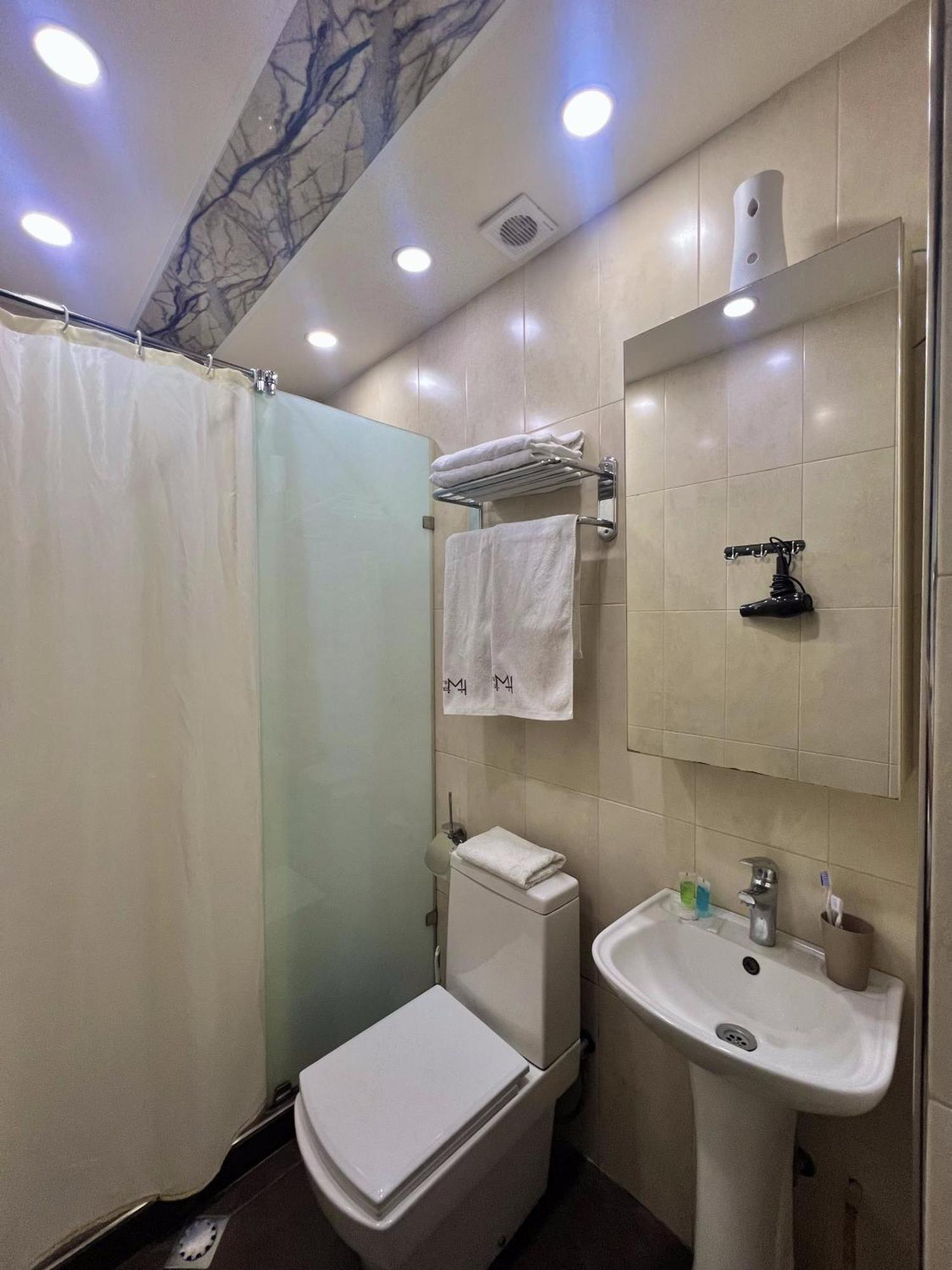 Mashtots Hotel Erivan Exterior foto