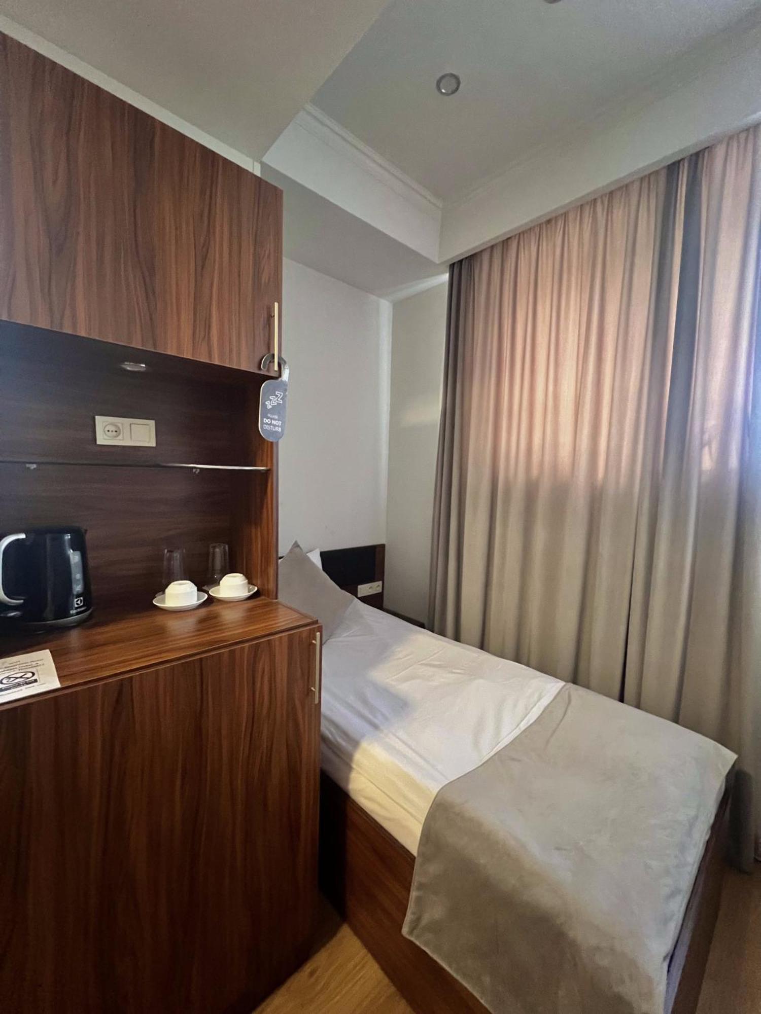 Mashtots Hotel Erivan Exterior foto