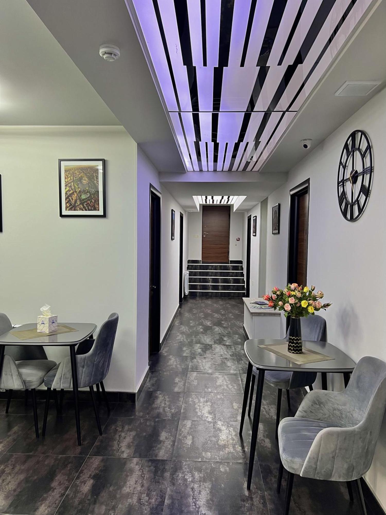 Mashtots Hotel Erivan Exterior foto