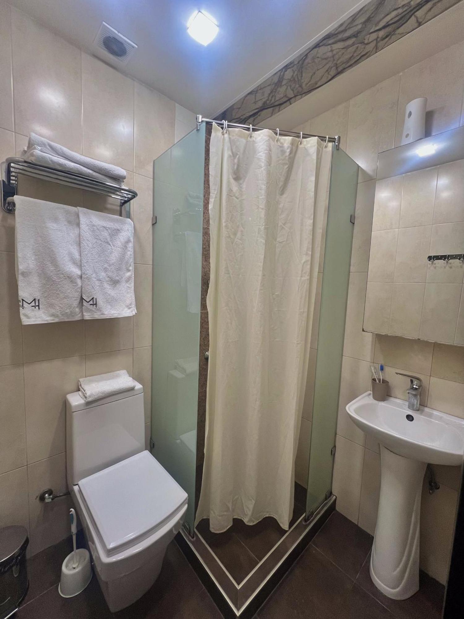Mashtots Hotel Erivan Exterior foto