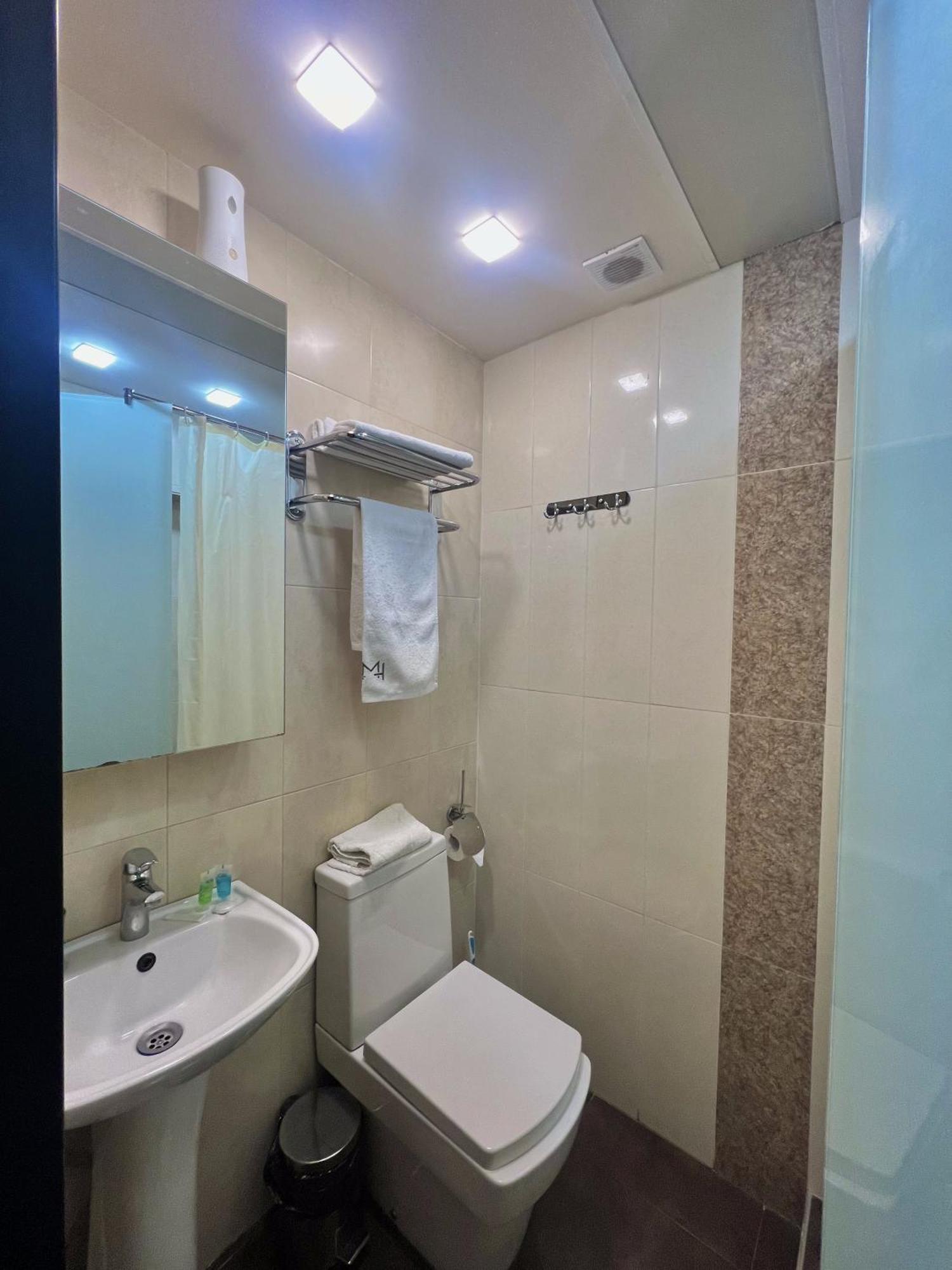 Mashtots Hotel Erivan Exterior foto