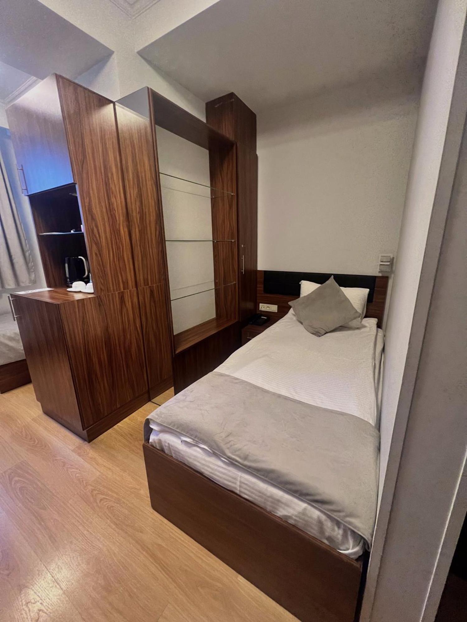 Mashtots Hotel Erivan Exterior foto