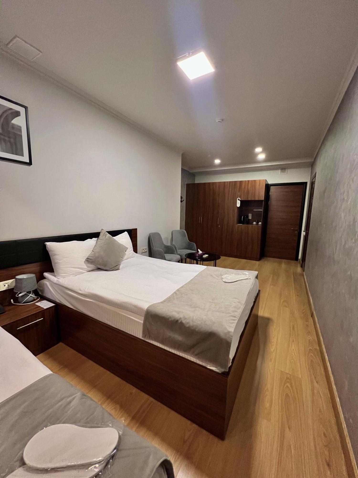Mashtots Hotel Erivan Exterior foto