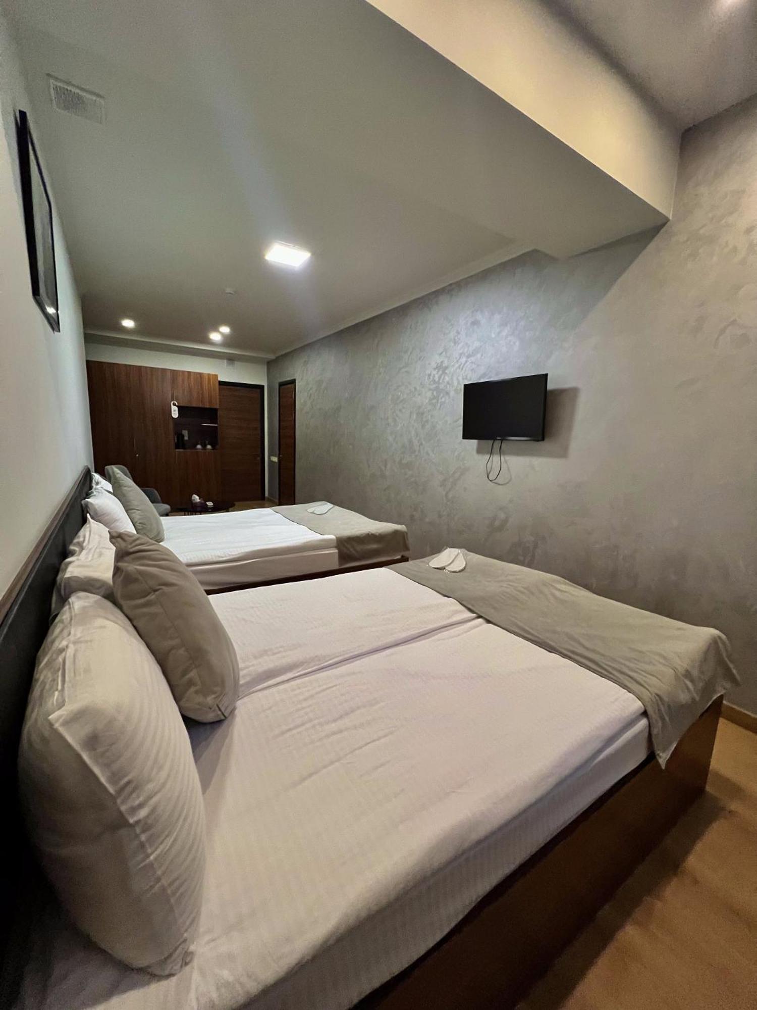 Mashtots Hotel Erivan Exterior foto