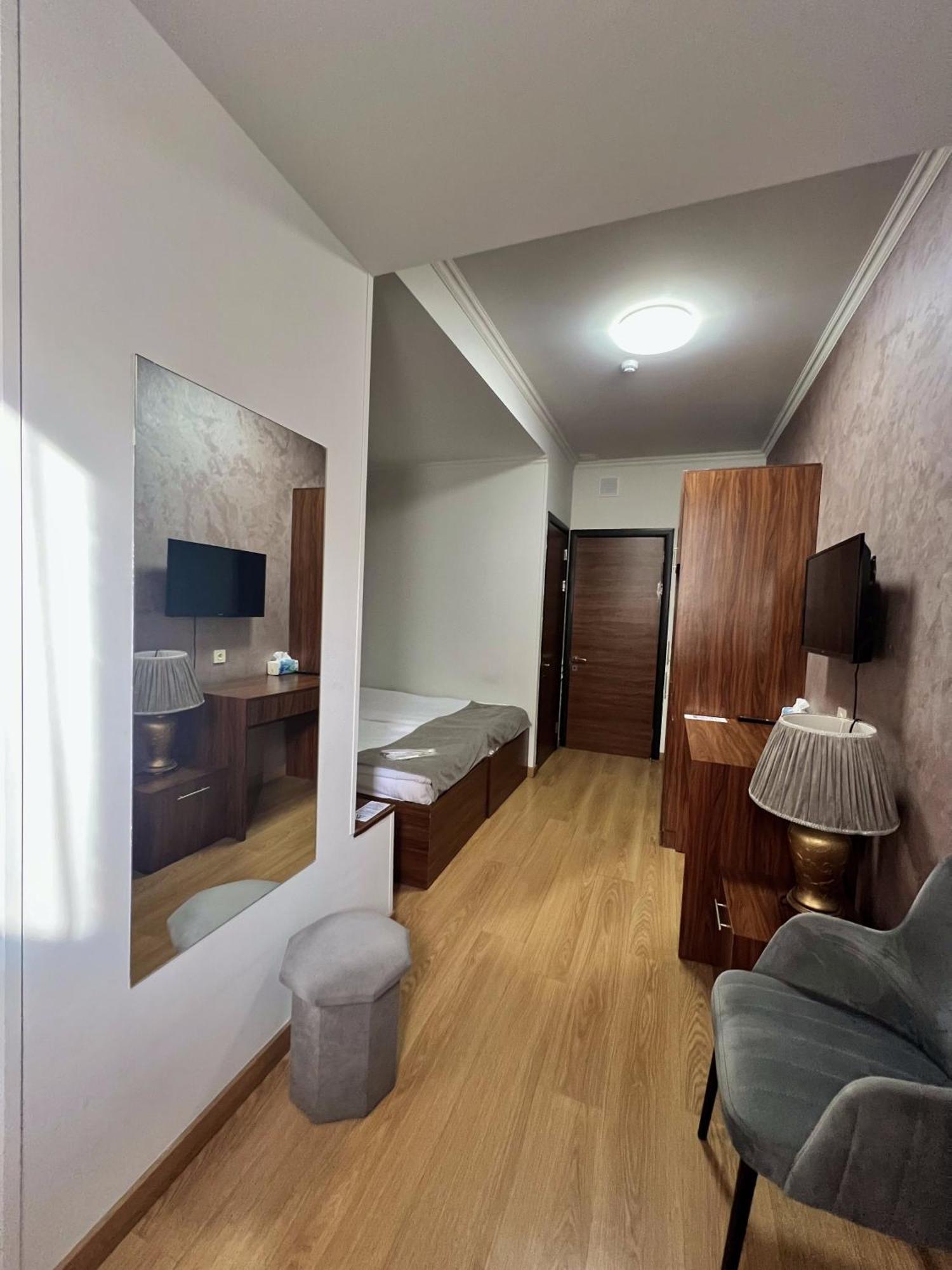 Mashtots Hotel Erivan Exterior foto