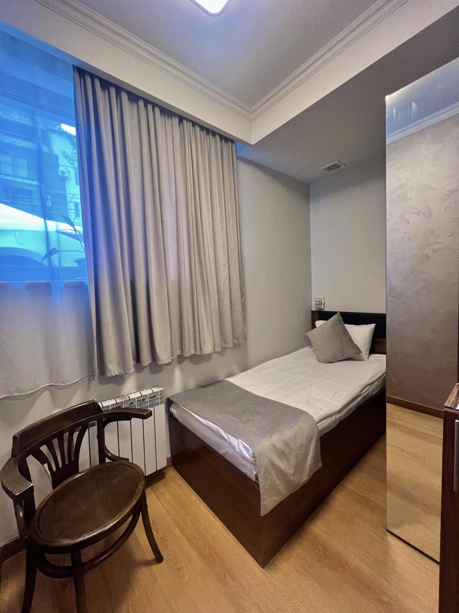 Mashtots Hotel Erivan Exterior foto